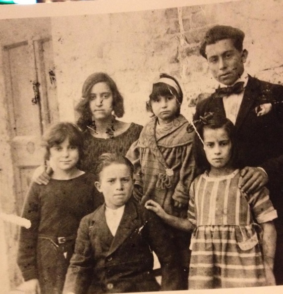 Gorgona anno 1923zio Nato, zio Emilio, zia Velia, zia Tina, zia Iole, zia Liliana
Foto Sara1.jpg