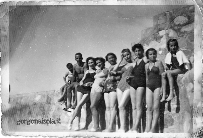 Panichi, Grazia (terza da destra), mamma (quarta da sinistra)
Mia madre quarta da sx.jpg